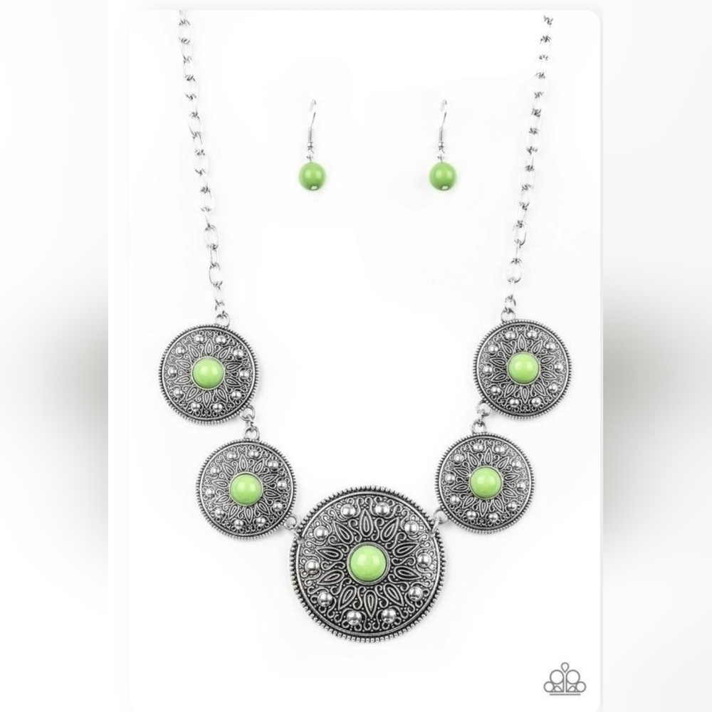 Paparazzi Necklace ~ Hey,‎ SOL Sister - Green